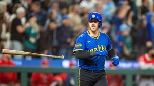 Mariners Sweep Angels As Cal Raleigh Ties Mantle Record