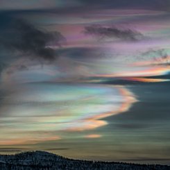 Laponya Üzerindeki Sedef Bulutları