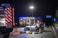 A59 in Duisburg: Horror-Unfall mit 2 Toten ++ Auto überschlägt sich