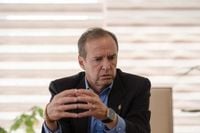 Presidential Hopeful Vows to Negotiate Bolivia $14 Billion Debt