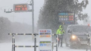 Japan Winter Storm Disrupts Transportation Across Regions