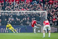 De Busser bosses shoot-out to seal Go Ahead cup final comeback - DutchNews.nl