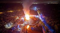 Feuer auf rund 10.000 Quadratmetern: Riesiger Schrottberg in Essen steht in Flammen