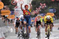 Pedersen pips Van Aert to win the opening stage of the Giro d'Italia