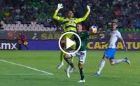 ¡Qué fallo! Kevin Mier hace el oso del año en Cruz Azul y León no lo perdonó