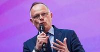Présidentielle 2027 : un sondage prévoit un duel très serré entre Édouard Philippe et le candidat du RN au second tour