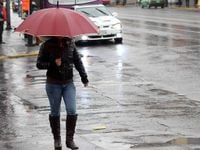 Frente frío 35 desata lluvias y vientos extremos en México