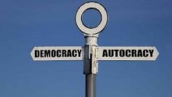 Demokrasi-Otokrasi Dengesi