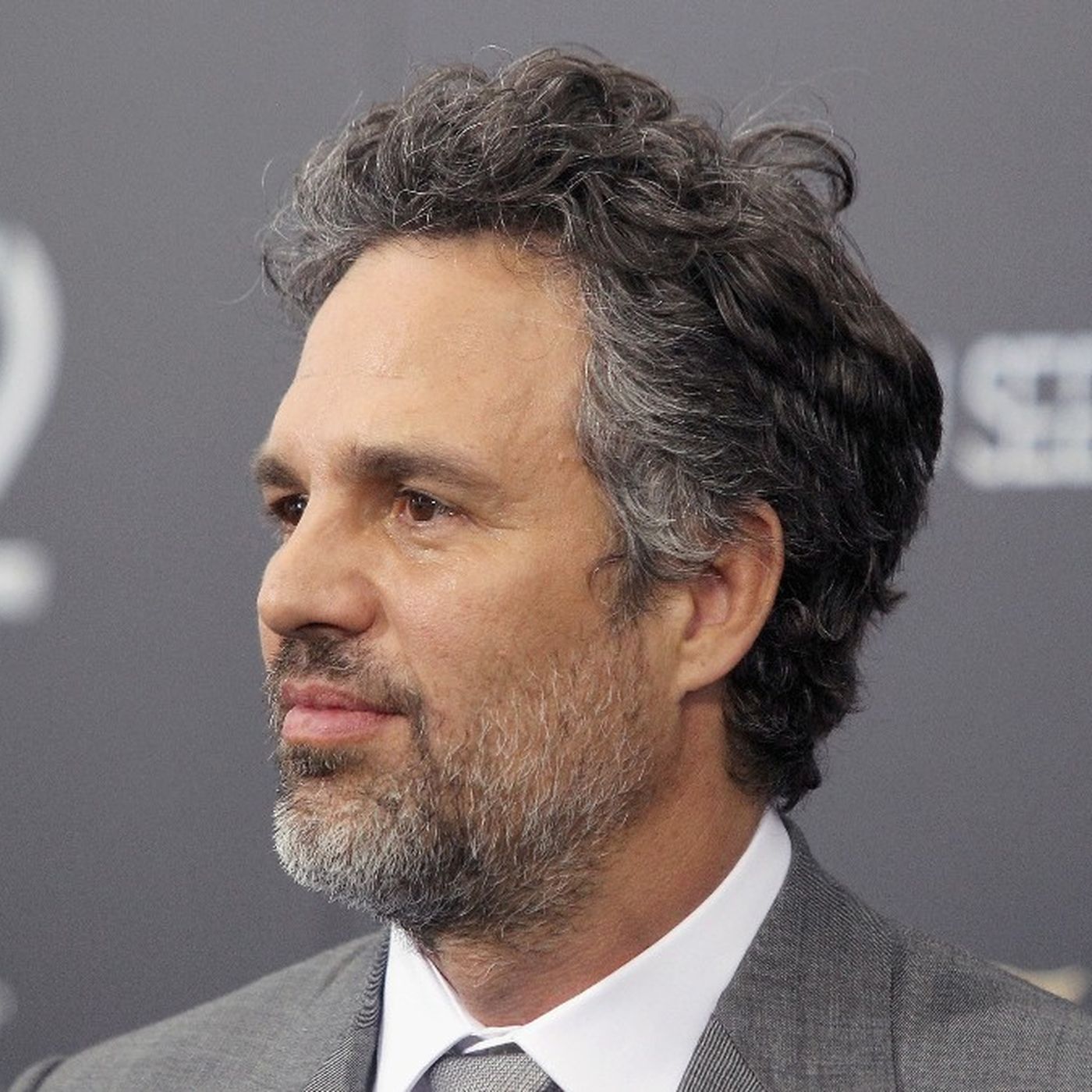 Beyaz Saçlar Koparılırsa, Yerine Daha Fazla Beyaz Saç Çıkar mı?