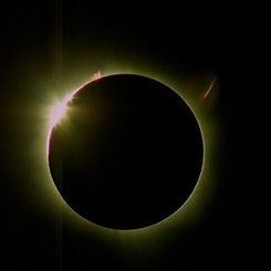 Tam Güneş Tutulmasını Alkışlamak