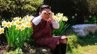 Nouvelles photos du facétieux prince Ugyen du Bhoutan dans les jonquilles pour ses 5 ans