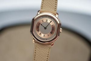 Daniel Roth Revives Tradition With Extra Plat Rose Gold
