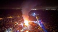 Großbrand in Essen: Berg von Schrott steht meterhoch in Flammen