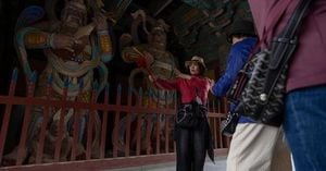 Xi Jinping Champions Free Trade At APEC Summit