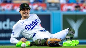 Kiké Hernández Returns To Dodgers As Red Sox Reassess Roster