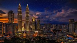 Buildings Out of Glass: Are Skyscrapers the Future of Modern Cities?