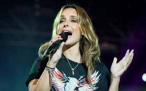 Louise Redknapp Faces Driving Ban After Mobile Phone Use