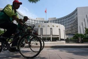 China Holds Off On Rate Cuts As Economy Stumbles