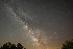 Nisan Ayında Gökyüzü Şöleni: Peş Peşe Meteor Yağmurları Geliyor!