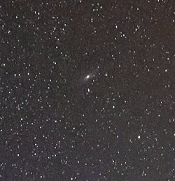 Galaksikerin merkezleri neden diğer bölgelerine göre daha parlak okuyor?