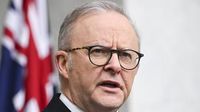Kennett: PM betrays ally to win handful of votes