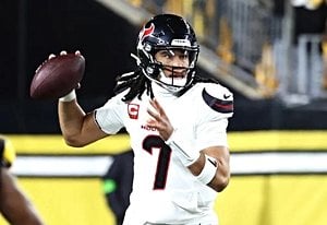 Texans And Patriots Battle For AFC Supremacy In Playoff Clash