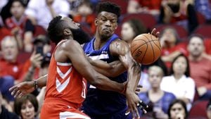 Timberwolves Battle Rockets For Western Conference Edge