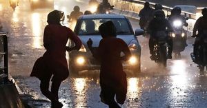 Severe Weather Claims 14 Lives Across Gujarat