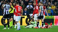 Serie A. Mike Maignan victime d’un traumatisme crânien à Udine après un violent choc