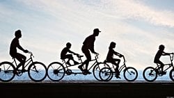 COVID-19 Salgınıyla Mücadelede En Az 2 Metre Mesafe Yeterli mi? Cevap: Duruma Göre Değişir!