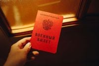 Следователи аннулировали военный билет блогера Литвина