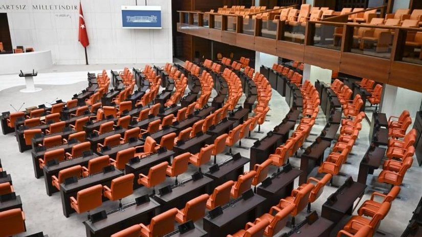 Bir hükûmeti meşru kılan en önemli etkenlerin başında meşru ve ulusal bir meclis gelir. TBMM