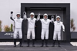 İlk Türk Astronot Alper Gezeravcı'nın Uzaydaki İlk Sözleri: İstikbal Göklerdedir.