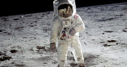 Ay'a Gerçekten Gidildi mi? Yoksa Bir Senaryo Mu?