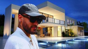 Neymar Returns Home, Buys Three Mansions In Santos