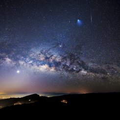 Tayland Üzerinde Roket, Meteor ve Samanyolu