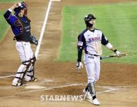 [포토]'아…볼에 스윙을' 아쉬워하는 신민재 : 네이트 스포츠