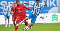Jetzt im Liveticker: Rot für Rossipal – Hansa Rostock bei Rot-Weiss Essen in Unterzahl