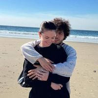 Veja a trajetória do relacionamento de Selena Gomez e Benny Blanco