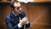 French PM Lecornu survives dual no-confidence votes – DW – 10/16/2025