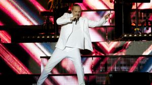 Miguel Bosé's Concert Interrupted By Earthquake But Continues Triumphantly