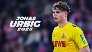 Jonas Urbig Aims High At Bayern Munich