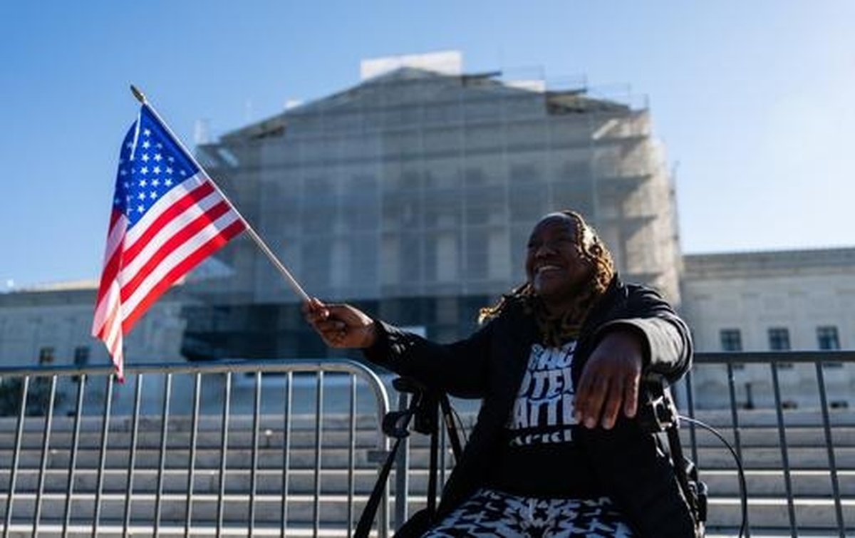 Supreme Court Weighs Fate Of Voting Rights Act - Grand Pinnacle Tribune