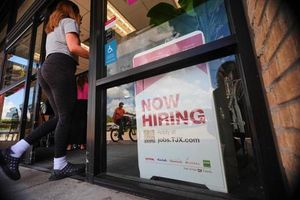 U.S. Phases Out Paper Checks Amid Economic Uncertainty