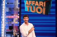 Affari Tuoi non va in onda stasera, venerdì 18 aprile 2025: ecco perché e quando torna Stefano De Martino