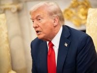 Chính quyền Trump bắt đầu sa thải lượng lớn nhân viên liên bang giữa lúc Chính phủ đóng cửa | Fili