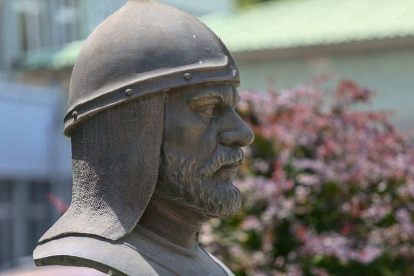 İzmir Dokuz Eylül Üniversitesi'nde Bulunan Çaka Bey Büstü