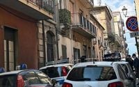 Catania, madre lancia bambina dal balcone: la piccola è morta