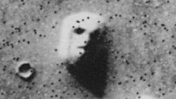 Neden Karanlıkta Kaldığımız Zaman Nesneleri Birşeylere Benzetiriz?