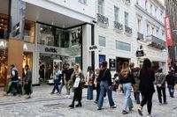 Holy Week Store Hours in Greece - tovima.com